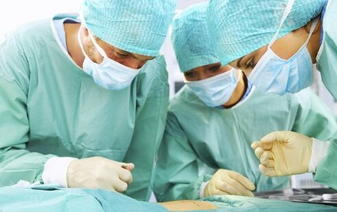 Os cirurxiáns realizan cirurxía plástica para aumentar a lonxitude e o grosor do pene